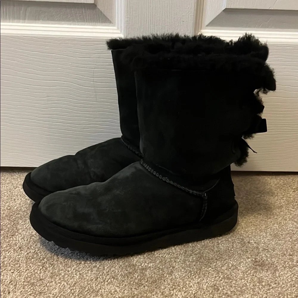 Cozy Black Fur-Lined Boots - Picture 1 of 3